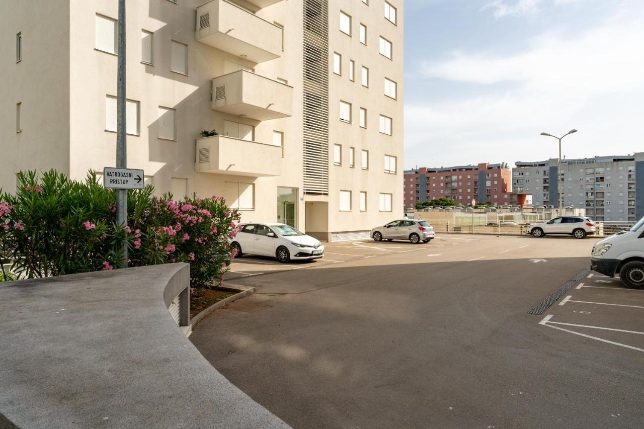 City Lux Apartment 1- With Garage And Balcony Zadar Exteriér fotografie